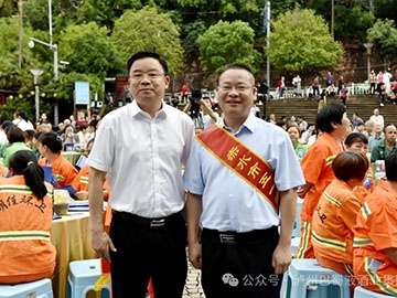 喜報(bào)|巴蜀液酒業(yè)集團(tuán)總工程師、貴州貴官醬酒業(yè)總經(jīng)理蒲剛榮獲赤水市五一勞動(dòng)獎(jiǎng)?wù)隆?貴州貴官醬酒業(yè)執(zhí)行總經(jīng)理顏書(shū)金榮獲赤水工匠